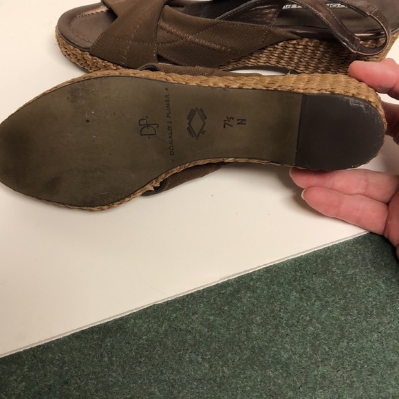 Donald J Pliner cross strap wedge slide. Sz 7 1/2N - Picture 9 of 9